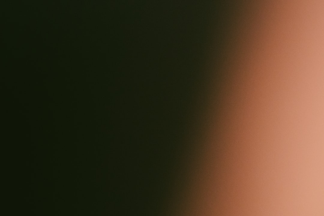 푸른빛 오팔을 형상화한 추상 배경 위에 코스피 지수 상승, 4대 금융사 호실적, 고환율로 인한 물가 부담 등 2026년 투자·주식·환율 핵심 이슈를 상징적으로 표현함