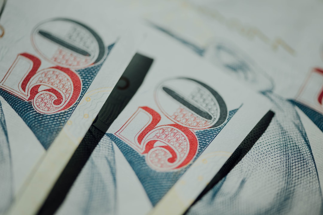 캘린더와 그래프 아이콘 주변에 한국 증시, 코스닥 상장폐지 개혁과 2026년 2월 주요 금융일정이 정리된 화면 구성